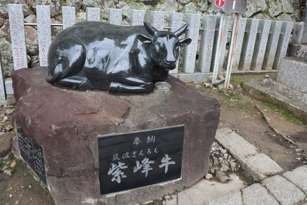 紫峰牛の像