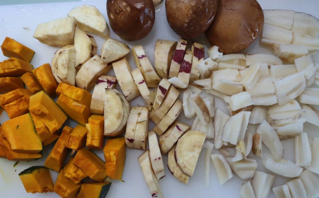 ホットクックで作る幼児食：かぼちゃと根菜と豚肉の無水煮物の材料