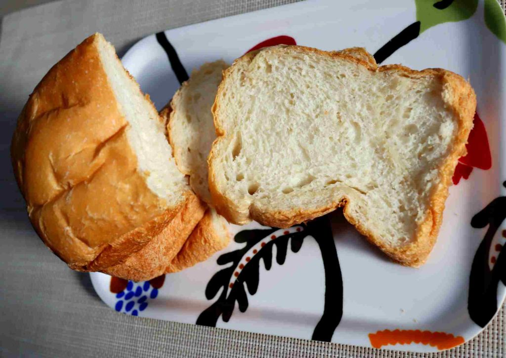 乃が美の高級生食パンをホームベーカリーで普通の強力粉を使って作った出来上がり