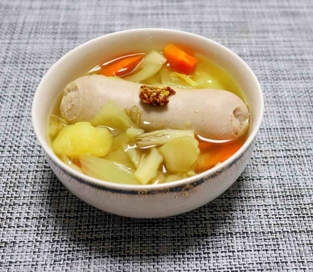 ホットクックで簡単にできる、白ソーセージの野菜スープの出来上がり