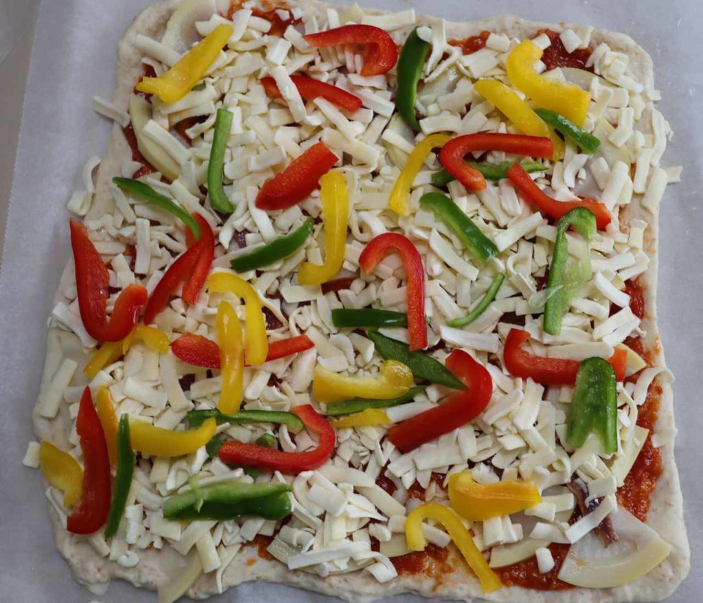 玉ねぎ発酵あん使用自家製ピザソースを使ったタケノコとアンチョビのピザ