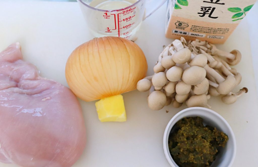 鶏胸肉のグリルとホットクックで作るバジル豆乳ソースの材料