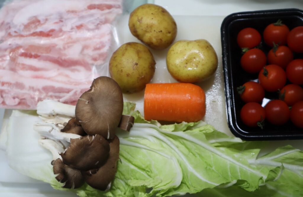 豚バラ肉と野菜の無水煮込みの材料