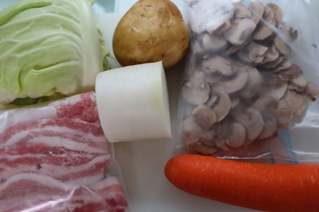 ホットクックで作る！豚バラ肉と野菜の無水塩重ね煮の材料