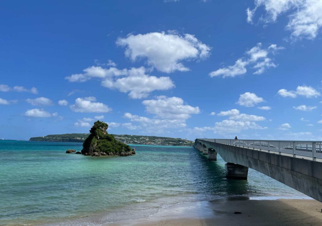 古宇利島へ渡り、美しいコバルトブルーのビーチに感動