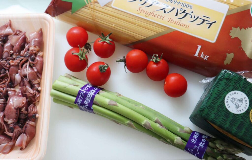ホタルイカとアスパラとミニトマトのバター醤油パスタの材料