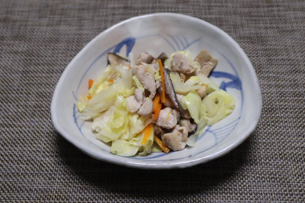鶏もも肉とキャベツときのこの出来上がりと味