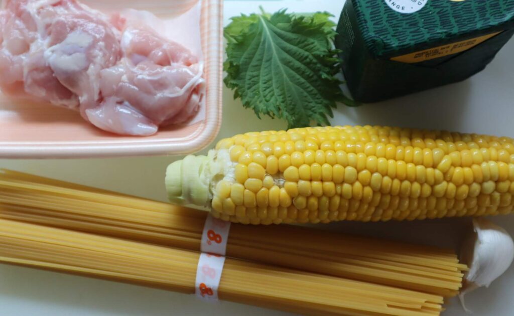 とうもろこしと鶏もも肉のガーリックバター醤油パスタの材料