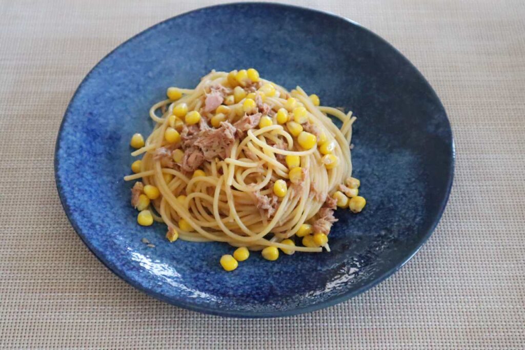 とうもろこしとツナ缶のガーリックバター醤油パスタの出来上がりと味
