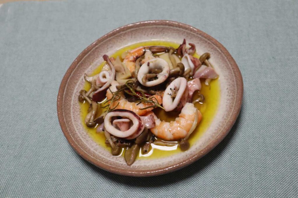 ■エビとイカときのこのアヒージョの出来上がりと味