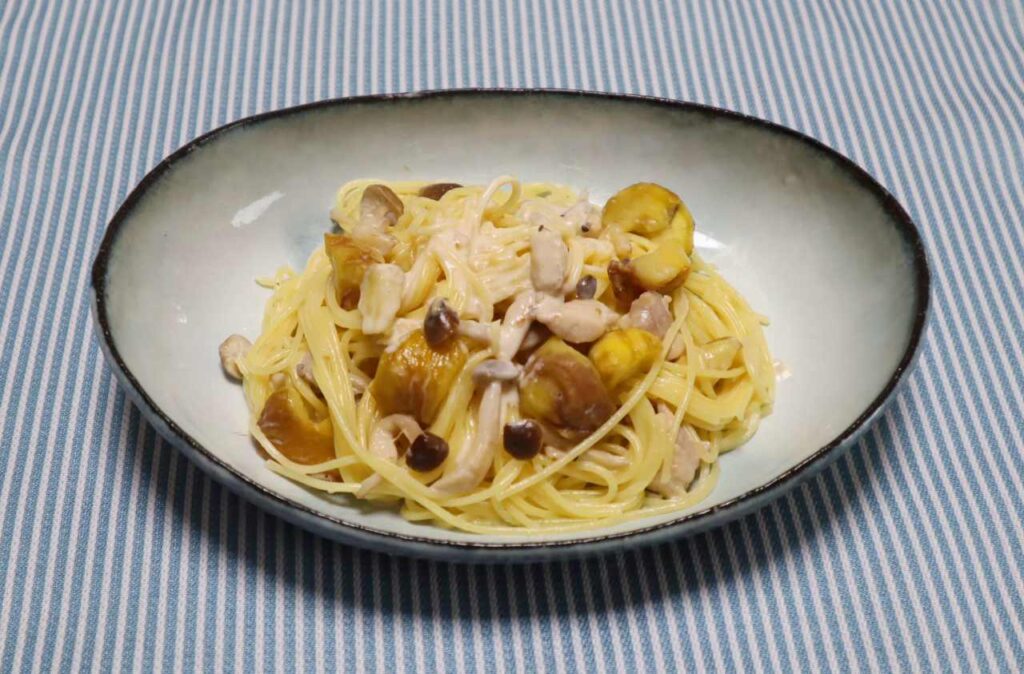 栗としめじと鶏肉のクリームパスタの出来上がりと味