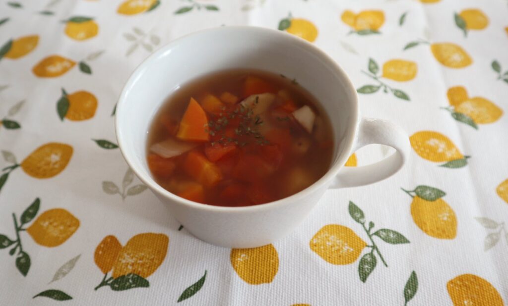 ポルチーニ茸の戻し汁を使ったミネストローネの出来上がりと味