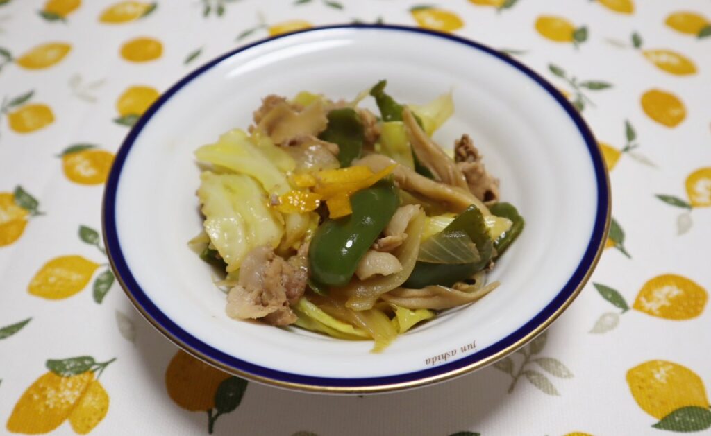 豚こま肉とキャベツのゆずバター醤油炒めの出来上がりと味