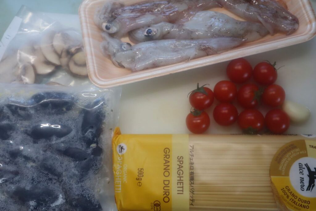 ムール貝とイカとミニトマトのパスタの材料