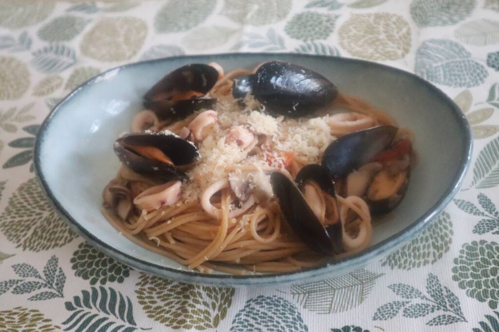 ムール貝とイカとミニトマトのパスタの出来上がりと味