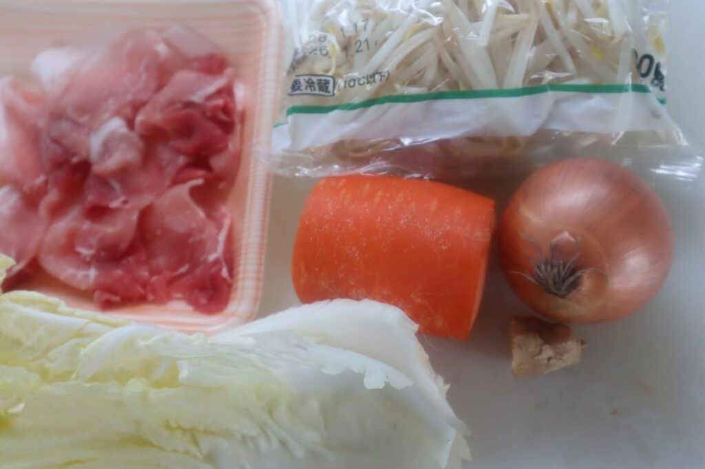 豚肉入り野菜炒めの材料