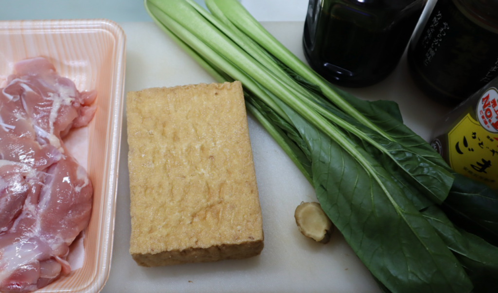 鶏もも肉と厚揚げと小松菜の黒酢炒めの材料